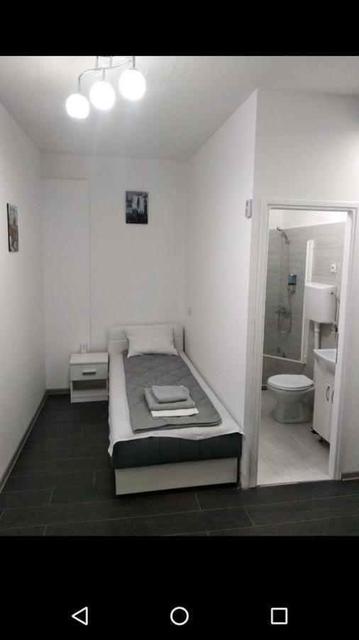 Apartmani Pinokio Ni Екстериор снимка
