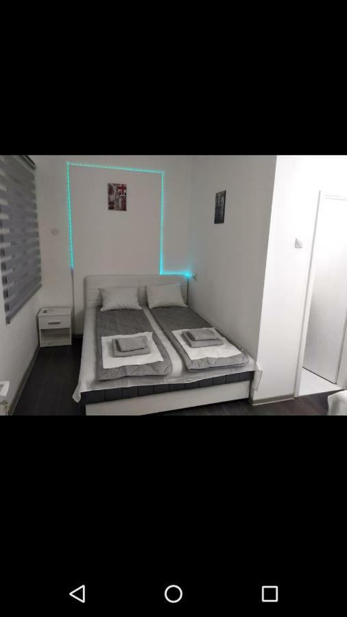 Apartmani Pinokio Ni Екстериор снимка
