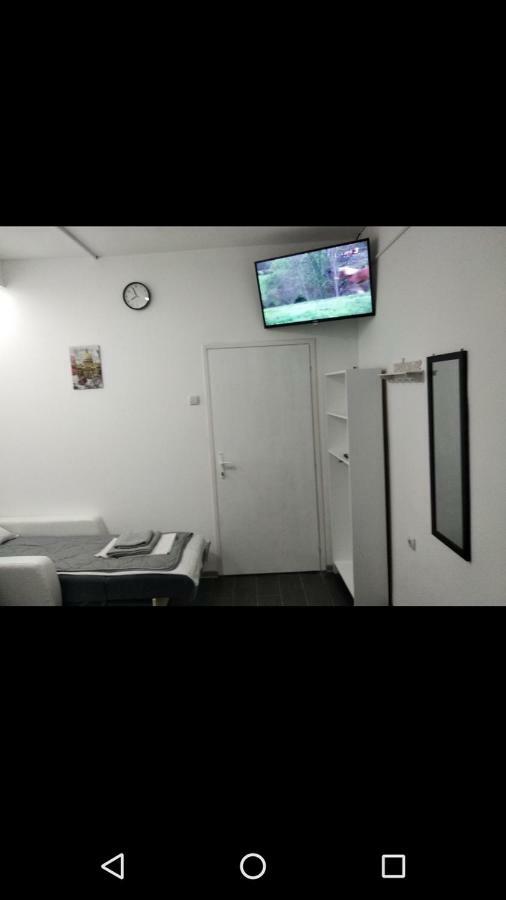 Apartmani Pinokio Ni Екстериор снимка