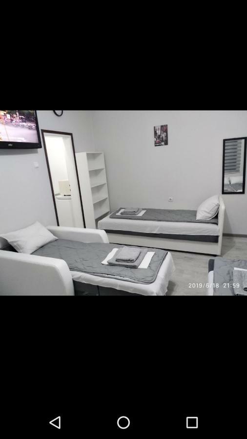 Apartmani Pinokio Ni Екстериор снимка