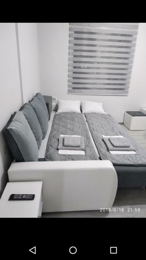 Apartmani Pinokio Ni Екстериор снимка