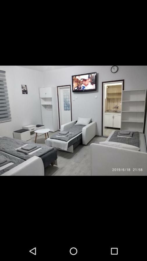 Apartmani Pinokio Ni Екстериор снимка