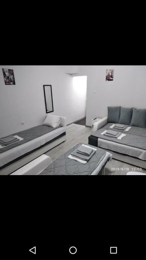 Apartmani Pinokio Ni Екстериор снимка