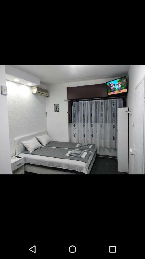 Apartmani Pinokio Ni Екстериор снимка