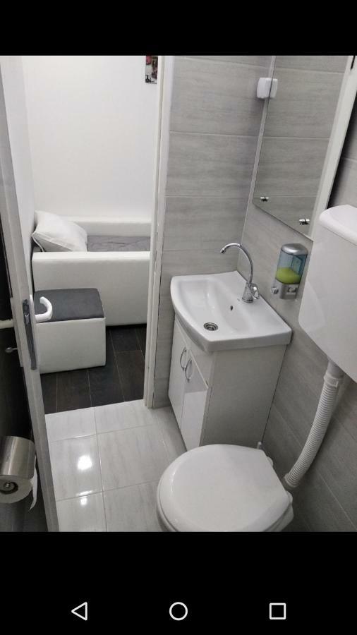 Apartmani Pinokio Ni Екстериор снимка